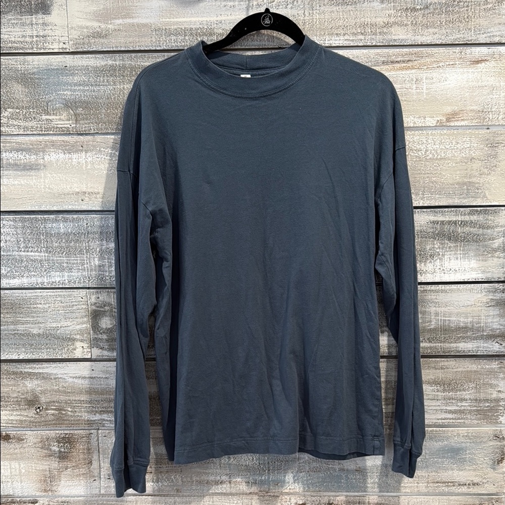 Alo Men's Classic Gray Shirt